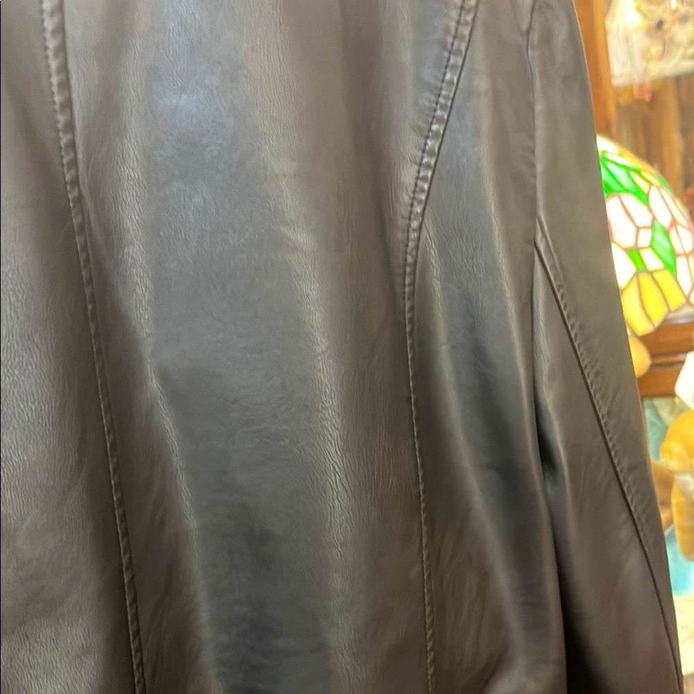 Levi's Classic Black Leather Jacket - Picture 5 of 6